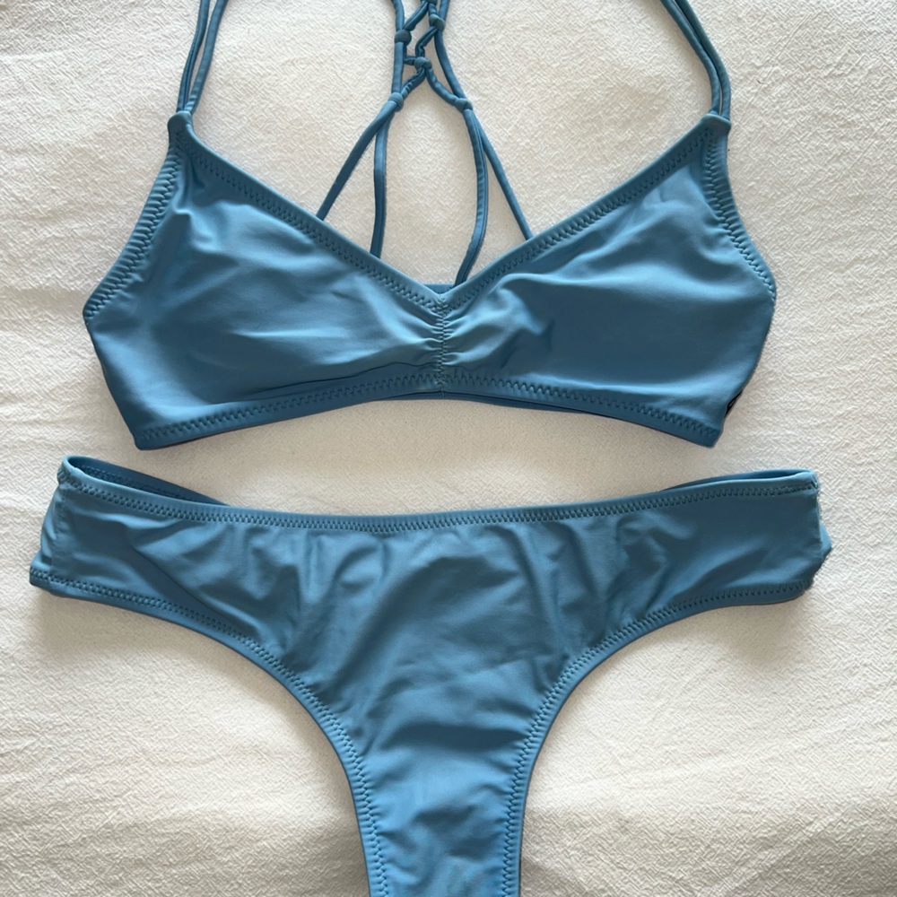 Volcom bikini - Picture 3 of 4